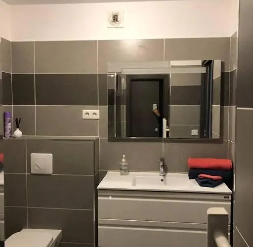 T2 Recent Climatise A 100m Du Port 公寓